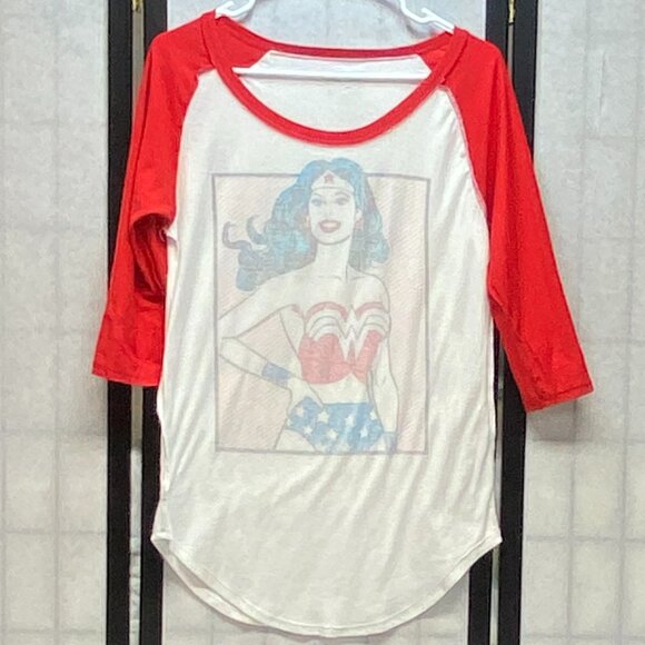 DC Comics Scoop Neck & Hem Wonder Woman 3/4 Raglan Sleeve Tee Shirt Red White XL - Picture 5 of 10